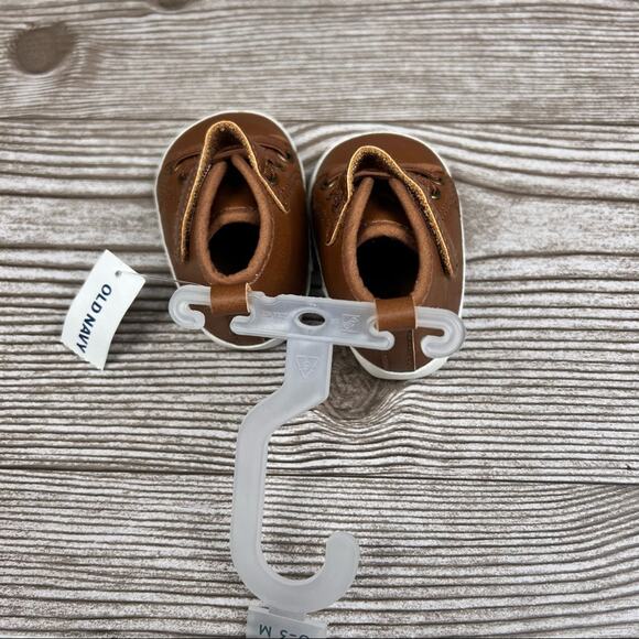 Old Navy  Boys Cognac Brown Crib Style Boots Sz 0-3M - Picture 4 of 13